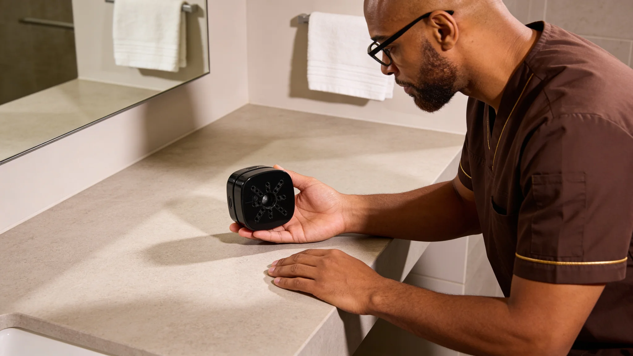 CUTTING EDGE BEARDMATE VAC RECHARGEABLE COUNTERTOP VACUUM - Scene 4