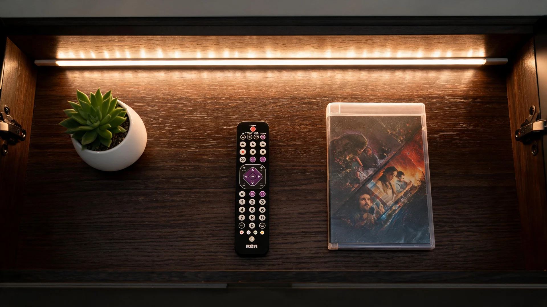 4-DEVICE THIN STREAMING REMOTE - Scene 7