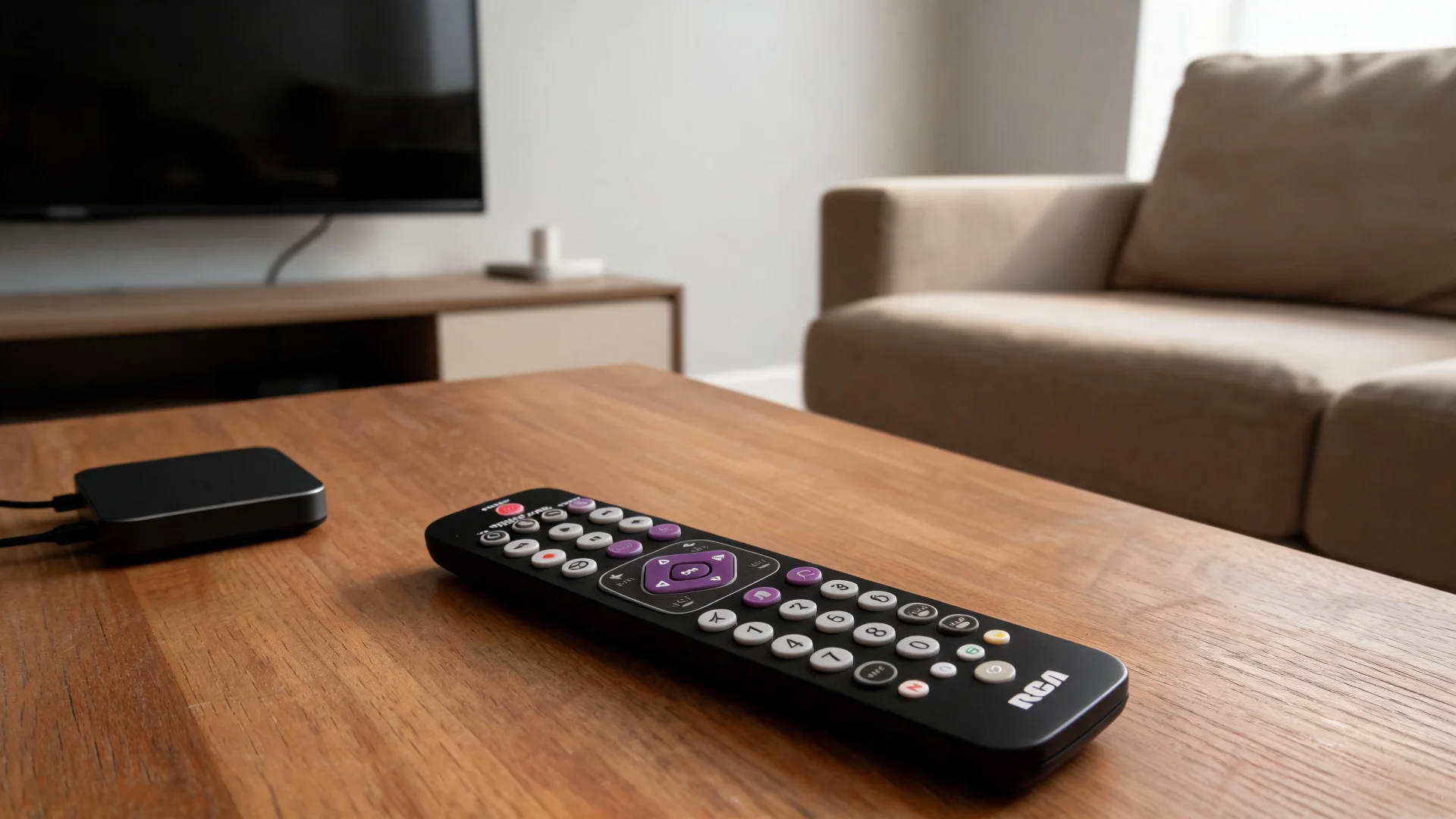 4-DEVICE THIN STREAMING REMOTE - Scene 8