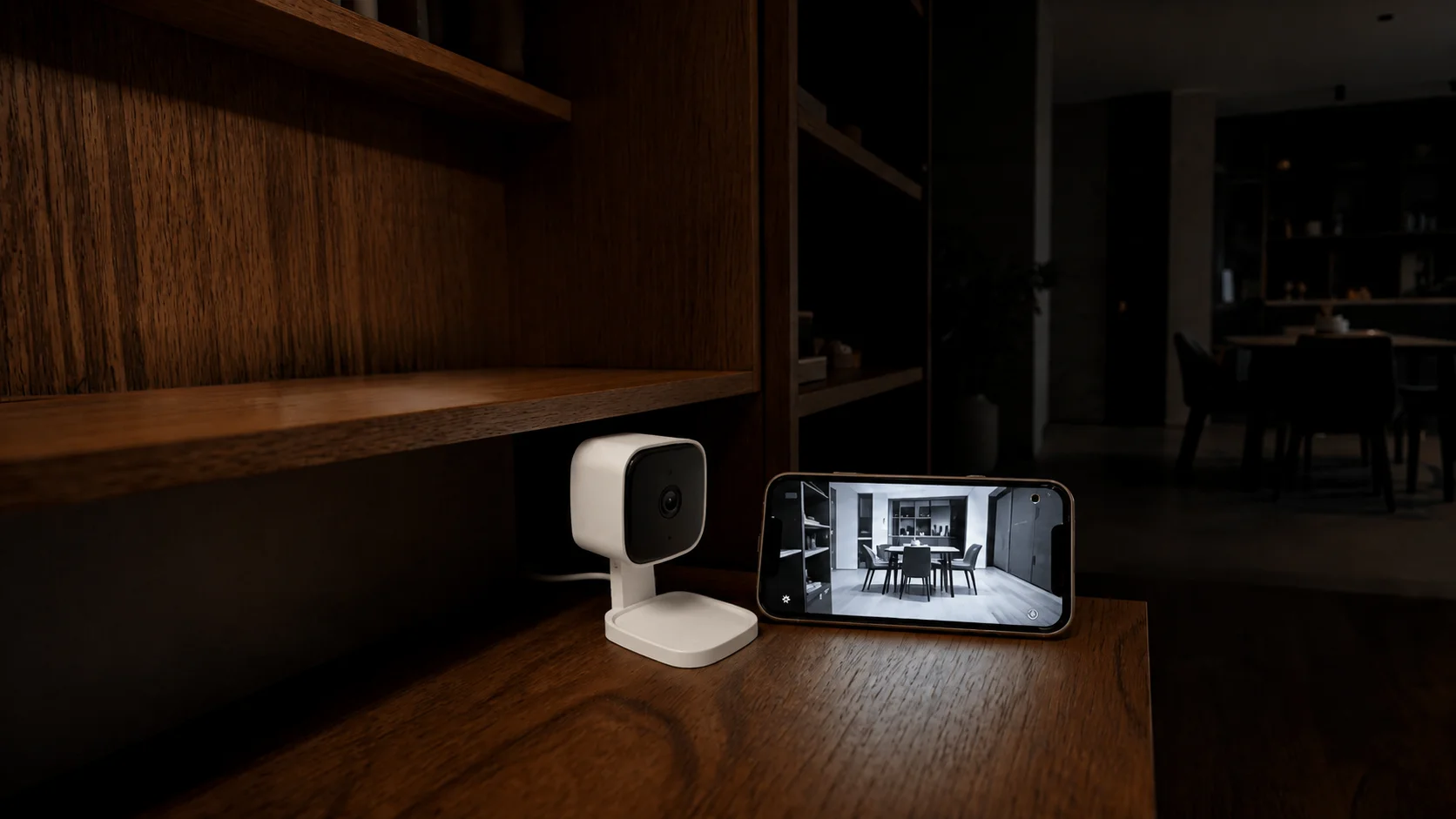 Energizer Connect Smart Wi-Fi 2K QHD Foldable Privacy Indoor Security Camera in White - Scene 5