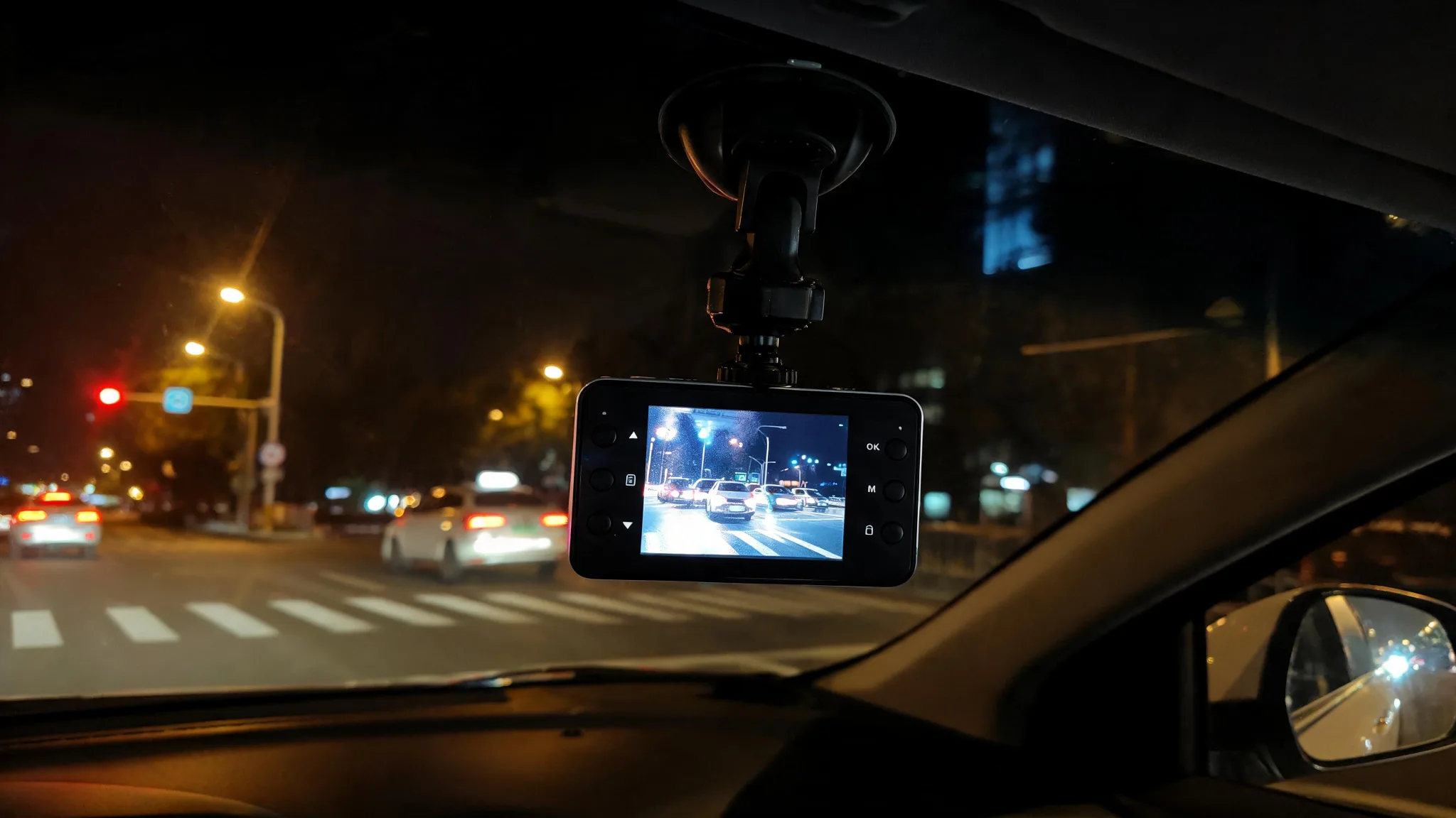 2.4" Dash Camera Screen, Motion Detection, 360 Degree Swivel, Micro-SD - Scene 6