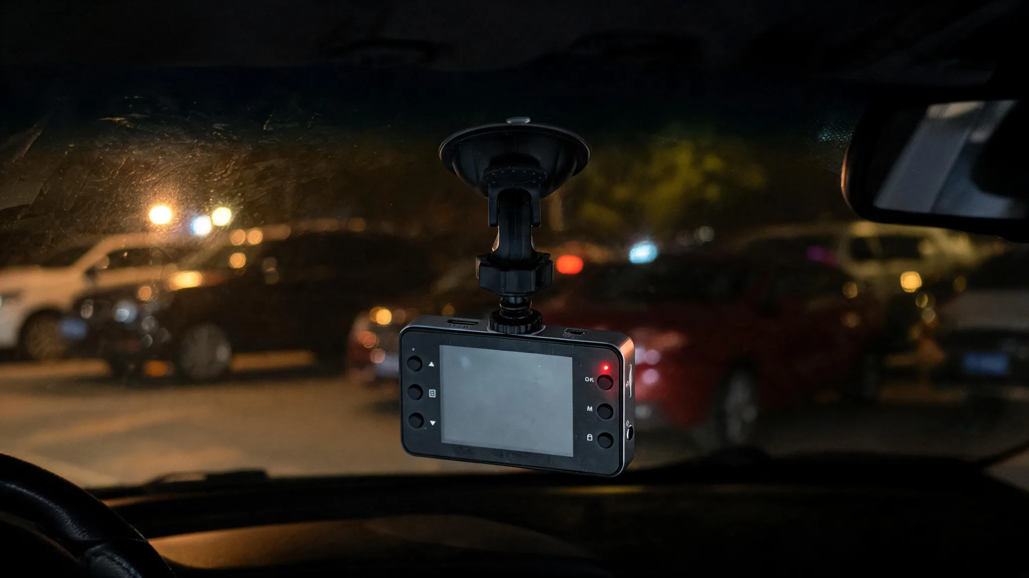 2.4" Dash Camera Screen, Motion Detection, 360 Degree Swivel, Micro-SD - Scene 7