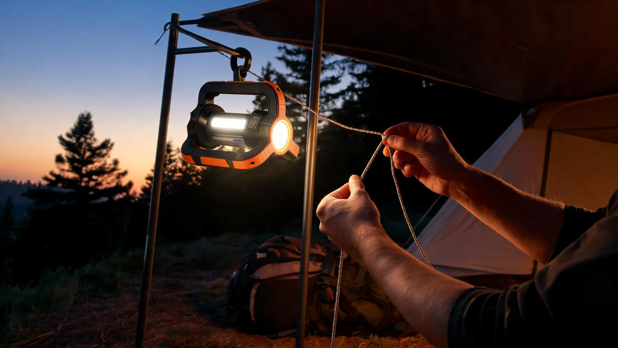 Utility Light, 1000LM USB Rechargeable, Magnetic 3-Sided COB LED, Portable and Waterproof - Scene 5