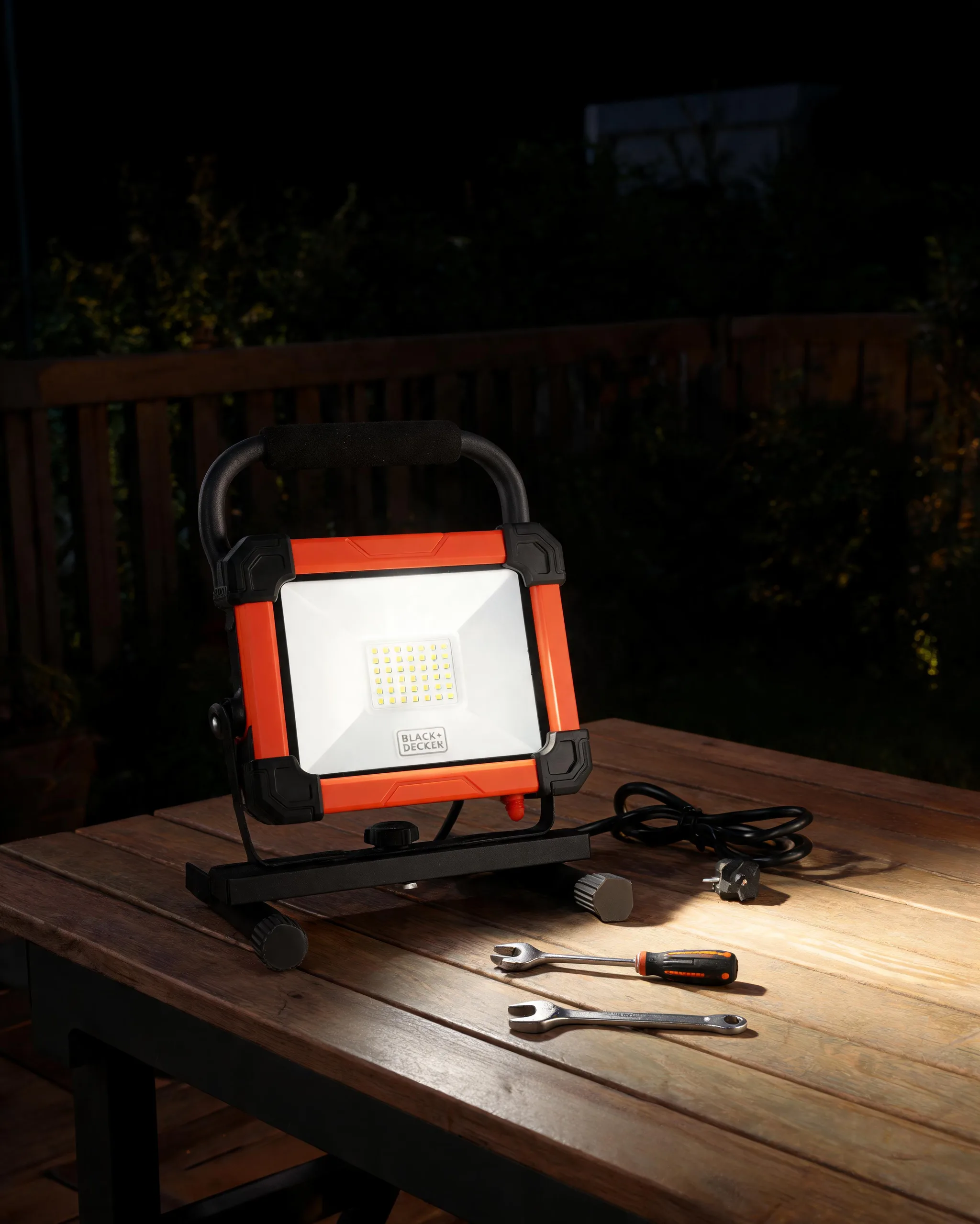 3,000 Lumens AC Plug-in LED Panel Work Light with H-Stand Base - Scene 6